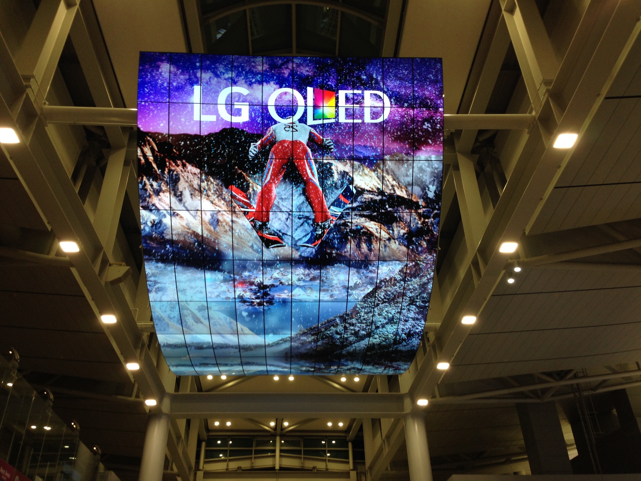 LG OLED Large Display @ Seoul Incheon Airport