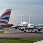 Ucak_taksi_kuyruk_Take_off_queue_London_Heathrow,_10_Sept._2010_PhillipC