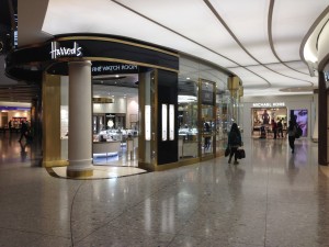 London Heathrow_LHR_Terminal 2_Harrods_Michael Kors