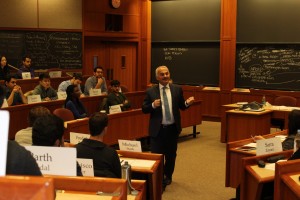 THY CEO'su Temel Kotil, Harvard Business School'da ders verirken - Şubat 2016
