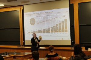 THY CEO'su Temel Kotil, Harvard Business School'da ders verirken - Şubat 2016