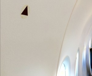 Airbus_uçak_kabin_duvar_siyah_üçgen