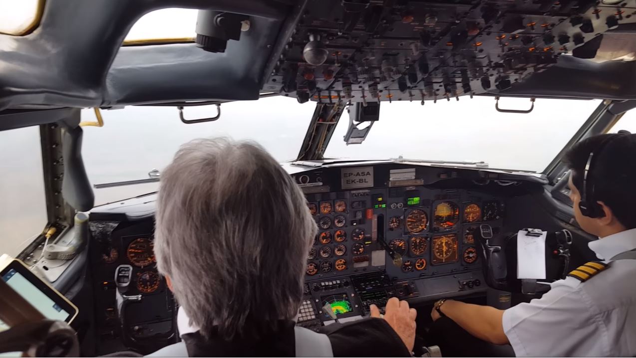 Iran Aseman Airlines – Landing onboard a Boeing 727 Cockpit