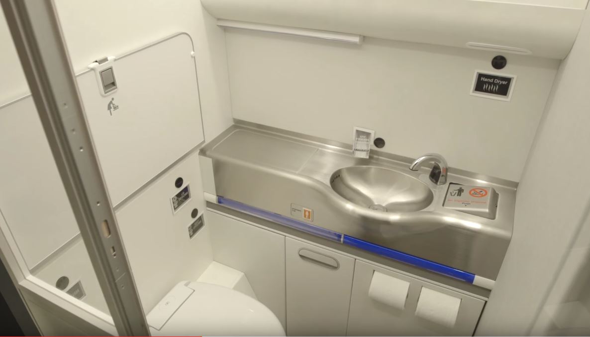 Boeing: The Airplane Bathroom That Cleans Itself