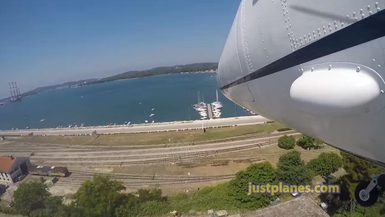 European Coastal Airlines: NoseCAM Water Landing at Pula Harbor