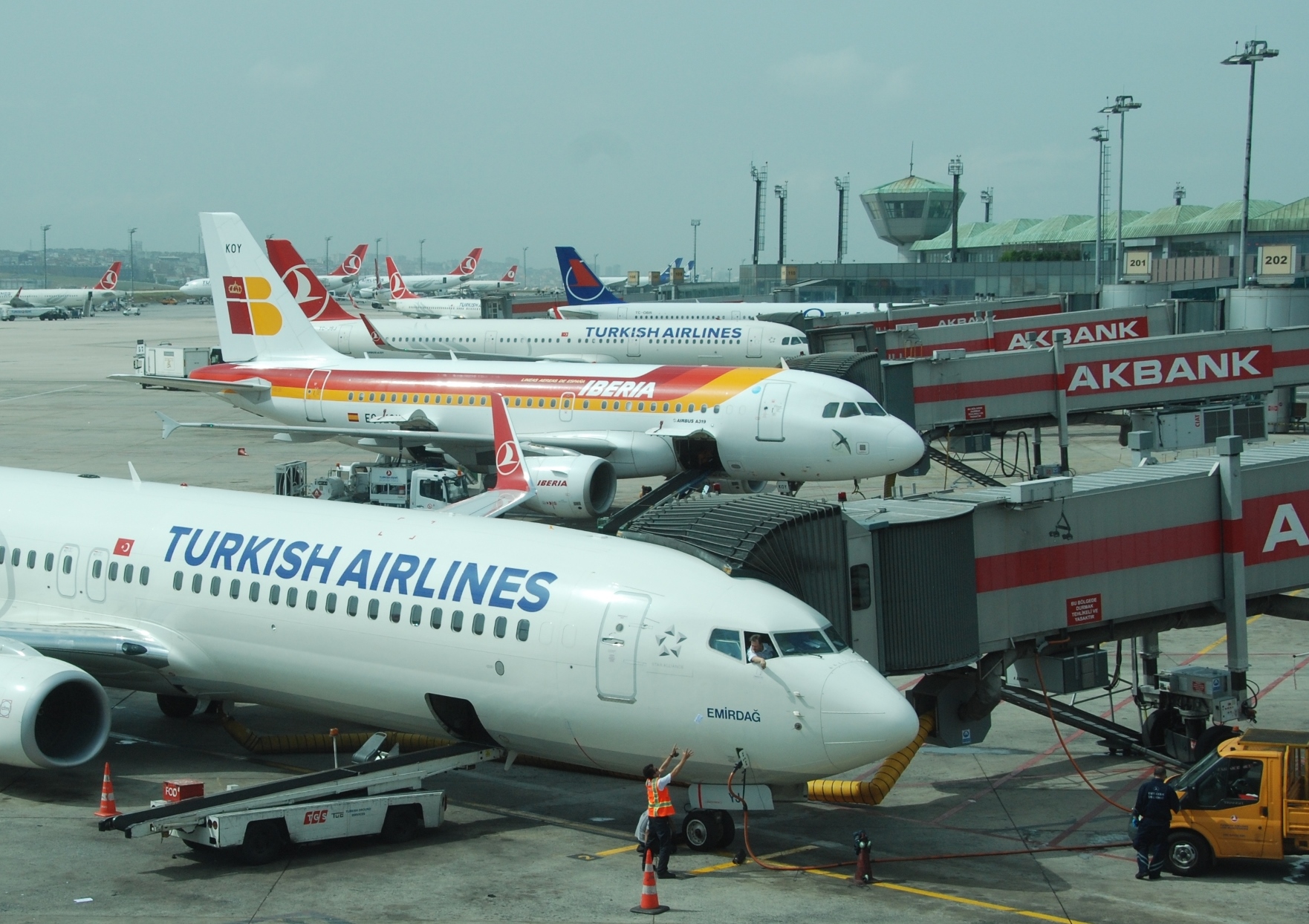 Iberia_THY_Istanbul_IST_AHL_Apron_June-2014