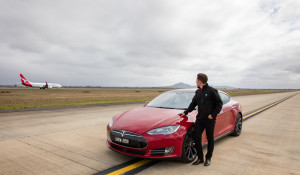 Qantas_Boeing 737_aircraft_Tesla_Model S P90D_electric car