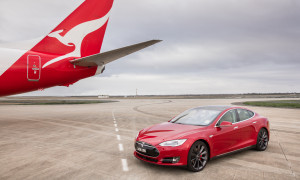 Qantas_Boeing 737_aircraft_Tesla_Model S P90D_electric car