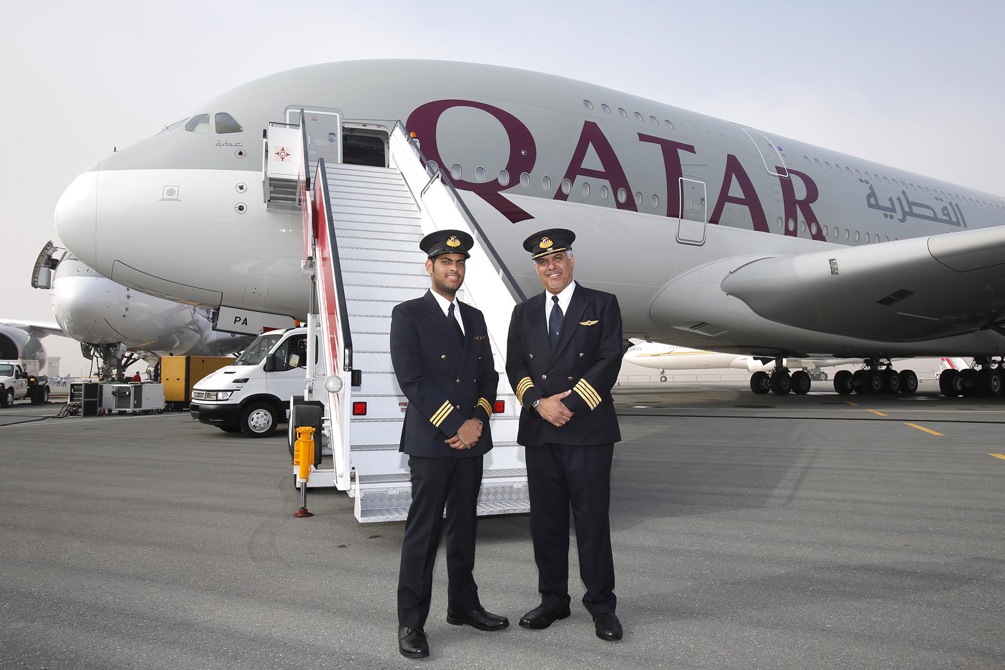 Qatar Airways_captain_pilot_cockpit_crew_Airbus A380