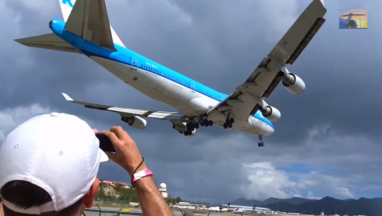 St. Maarten – KLM Boeing 747 – landing and great jet blast take-off from differrent spots