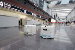 Cyberdyne temizlik robotu, Tokyo Haneda Havalimanı'nda iş başında...