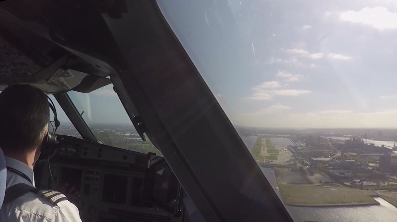 British Airways: Approach into London City Airport