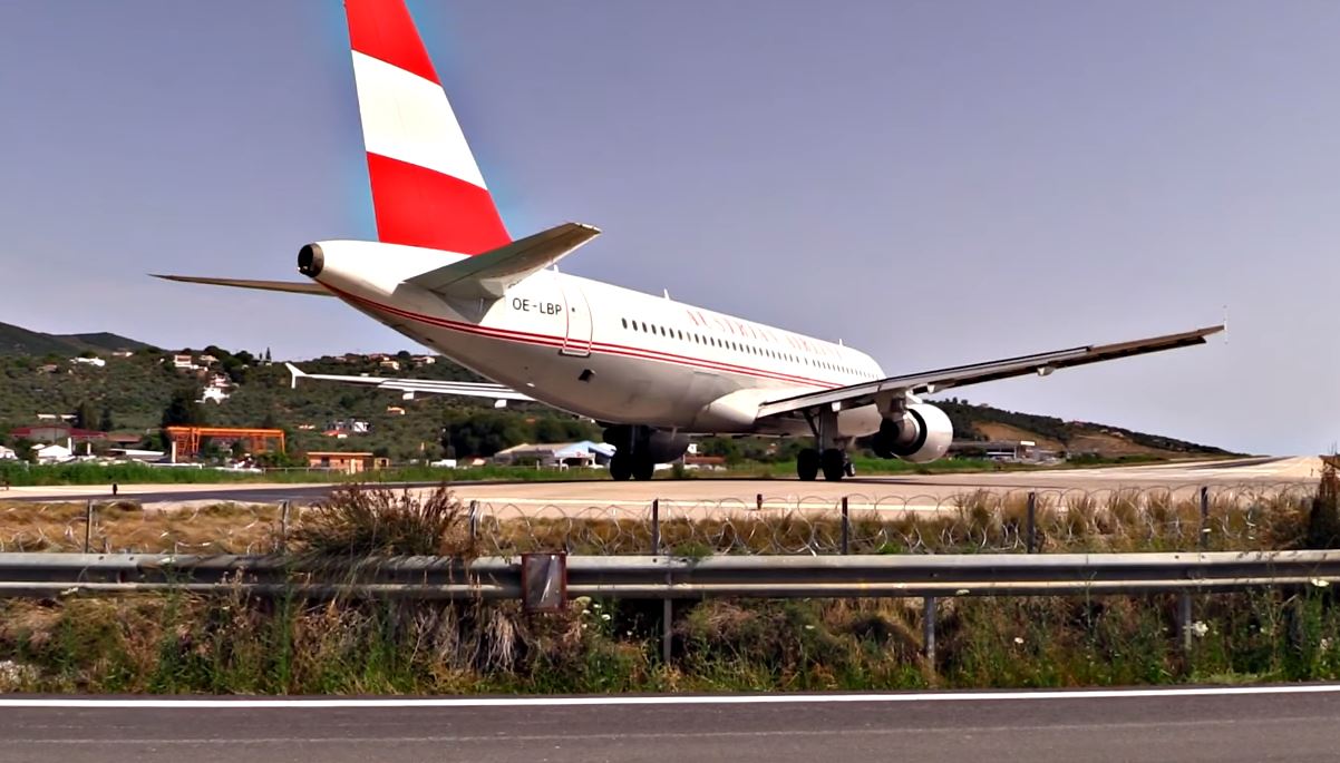 Austrian Retro Airbus A320 – Take-off from Skiathos
