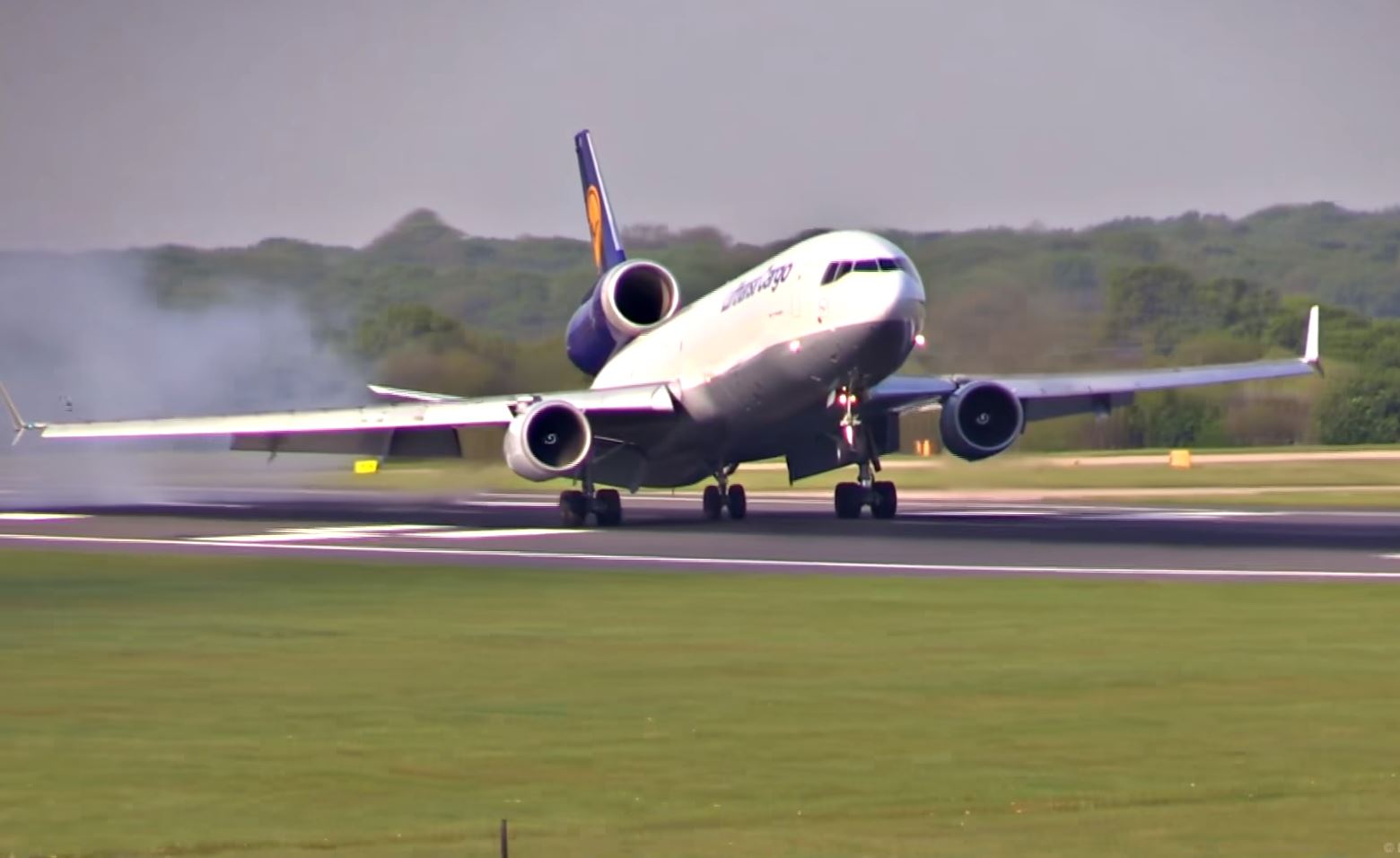 Lufthansa Cargo MD-11 Hard Landing at Manchester