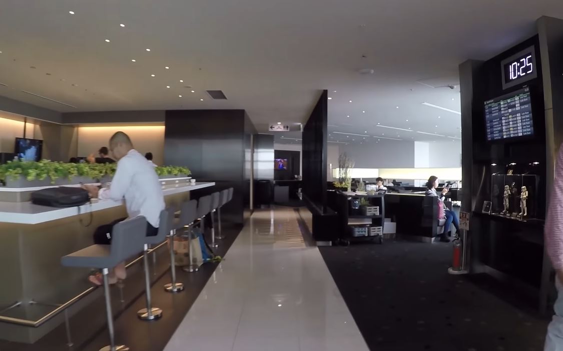 ANA’s Business Class Lounge at Tokyo Haneda Airport