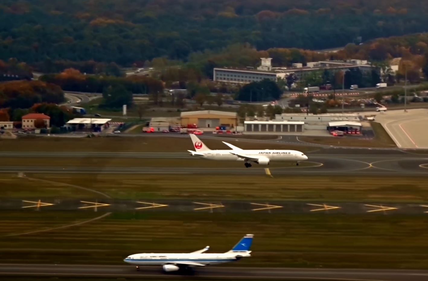 ANA and JAL parallel landing at FRA