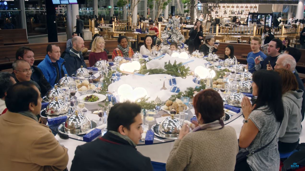 KLM serves a Bonding Christmas Buffet