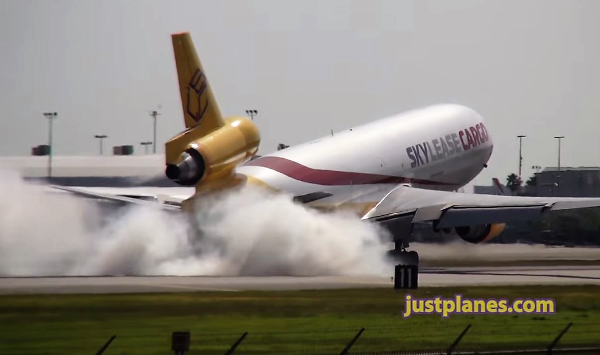 SkyLease Cargo – a smoky landing