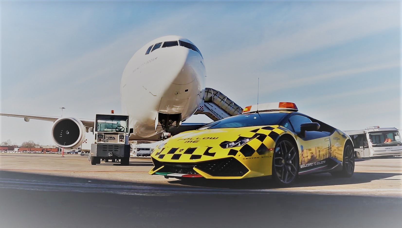Emirates Boeing 777 chases Lamborghini Supercar at Bologna Airport
