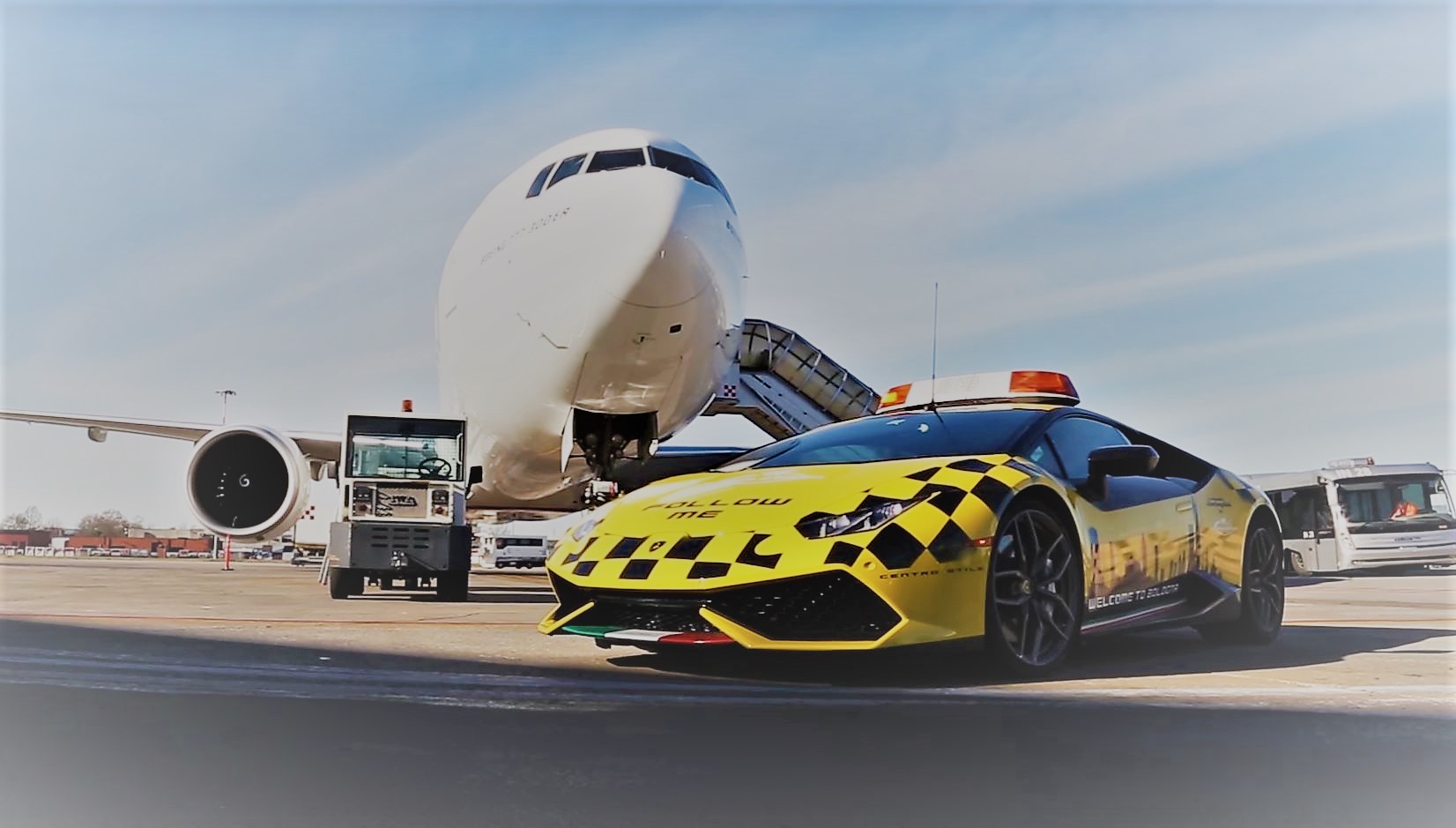Emirates Boeing 777 chases Lamborghini Supercar at Bologna Airport