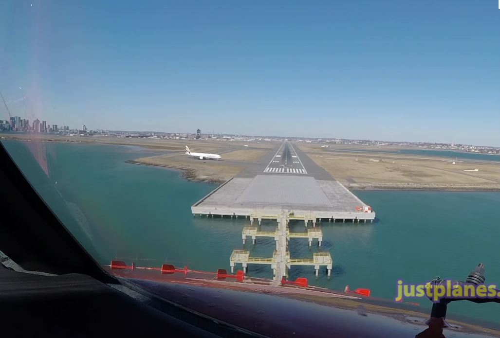 Norwegian Boeing 737 Touchdown in Boston