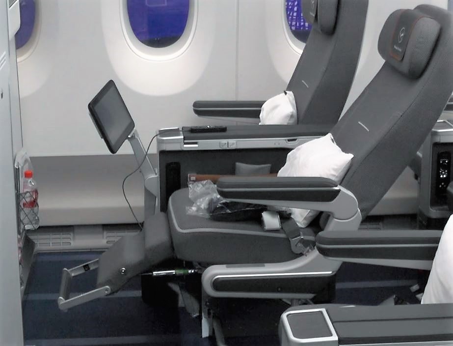Seat Review | Lufthansa Premium Economy Class | Airbus A350-900