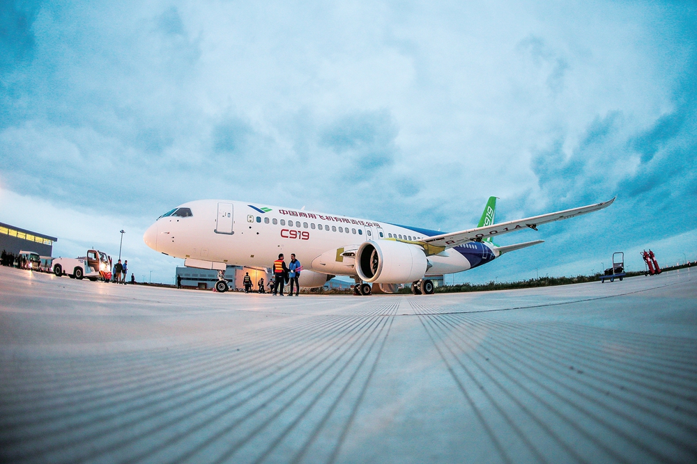 Comac C919 İlk Uçuşunu Yaptı