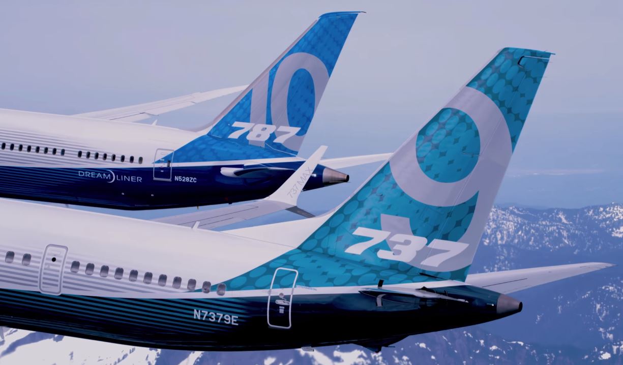 Boeing 787-10 Dreamliner and 737 MAX 9 Fly Together in Dramatic Display