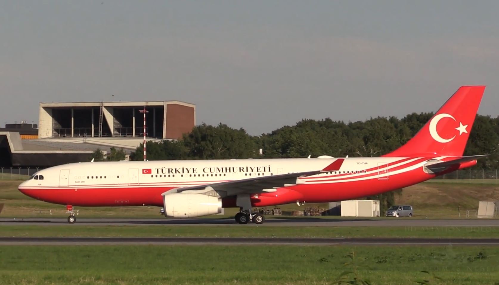 Turkish President Erdoğan landing with an Airbus A330