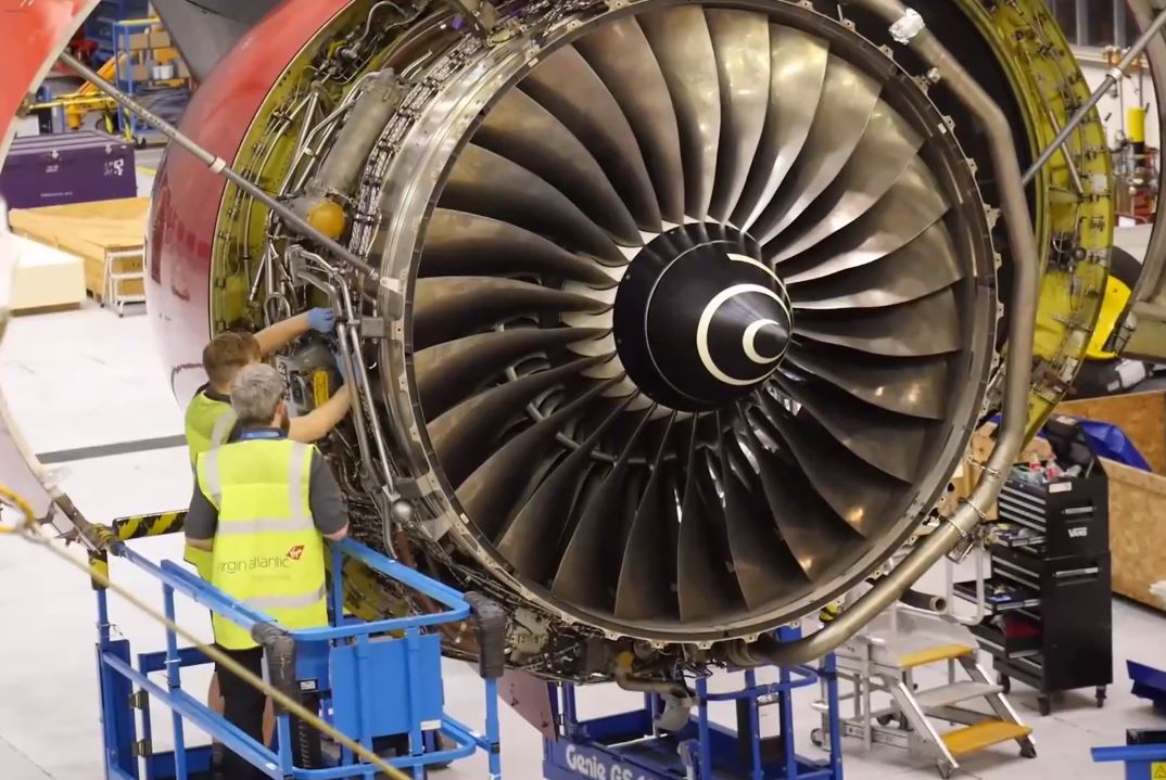 Watch as engineers change an engine on one of Virgin Atlantic’s A340-600