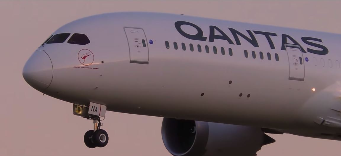 Qantas Boeing 787-9 Dreamliner First Landing @ Melbourne Airport