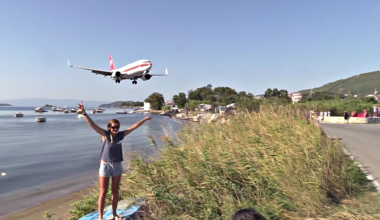 Meridiana 737-800 Low Short Landing & Takeoff @ Skiathos