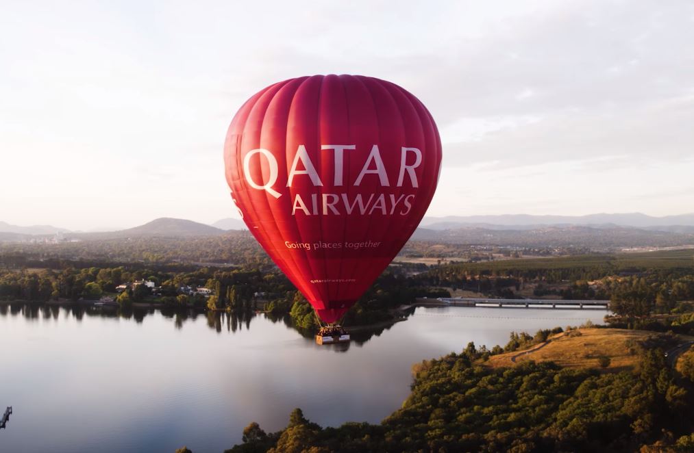 Qatar Airways’ hot air balloon flying over Canberra