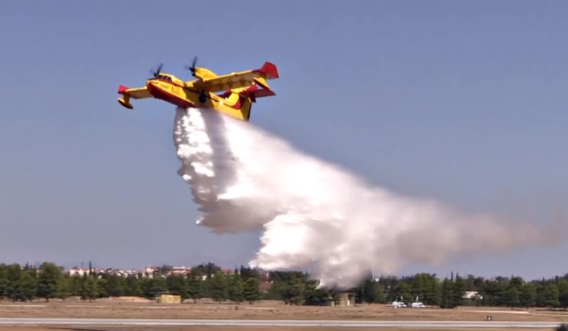 Canadair CL-415 Lowpass & Water Drop