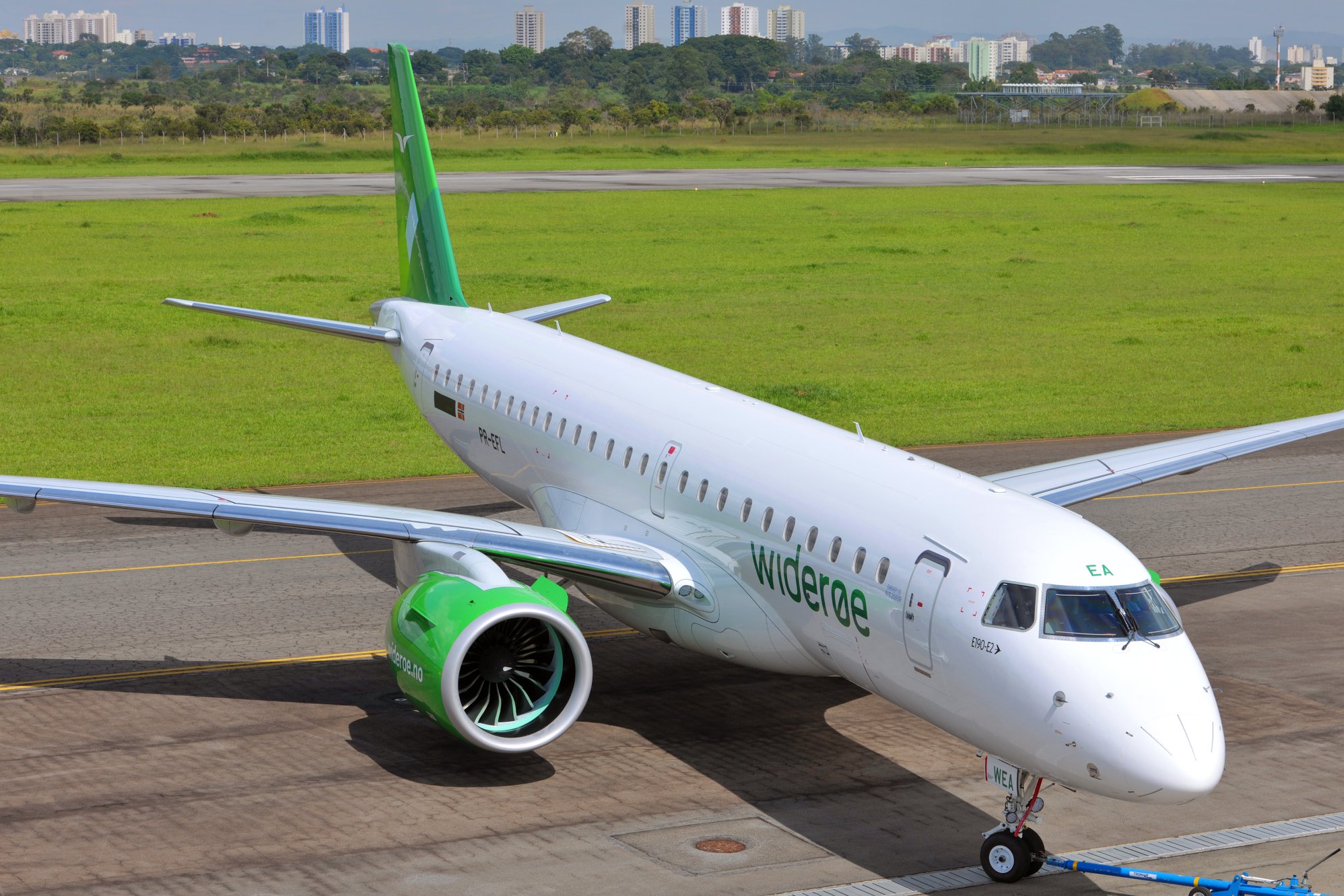 E190-E2 to Widerøe Delivery Celebration