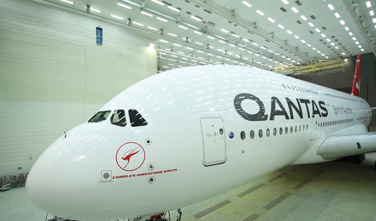 Qantas A380 repaint time-lapse