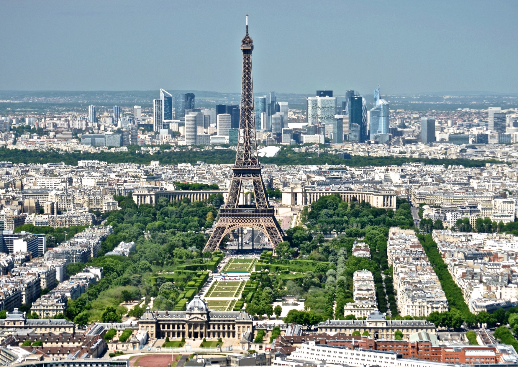 Çinli Havayolları, Paris’e Uçmak İçin Adeta Yarışıyor