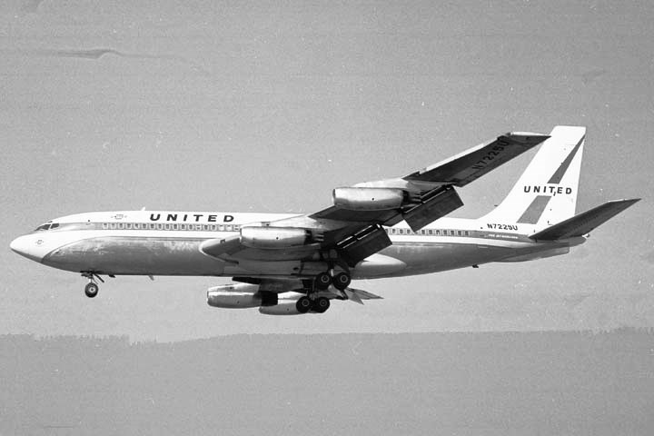 Boeing 720 – Bu Uçağın Adı Neden Farklı?