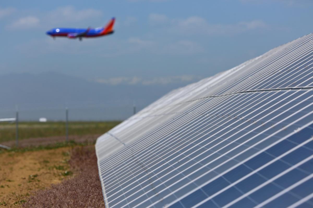 Havalimanlarındaki Güneş Enerjisi Tesislerinin Sayısı Artıyor