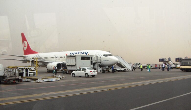 THY uçağı Medine Havalimanı'nda