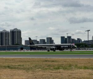 Embraer E195-E2 - Londra City Havalimanı'na İlk İniş (22 Temmuz 2022)