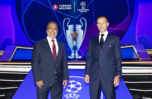 THY YK Başkanı Ahmet Bolat ve UEFA Pazarlama Direktörü Guy-Laurent Epstein