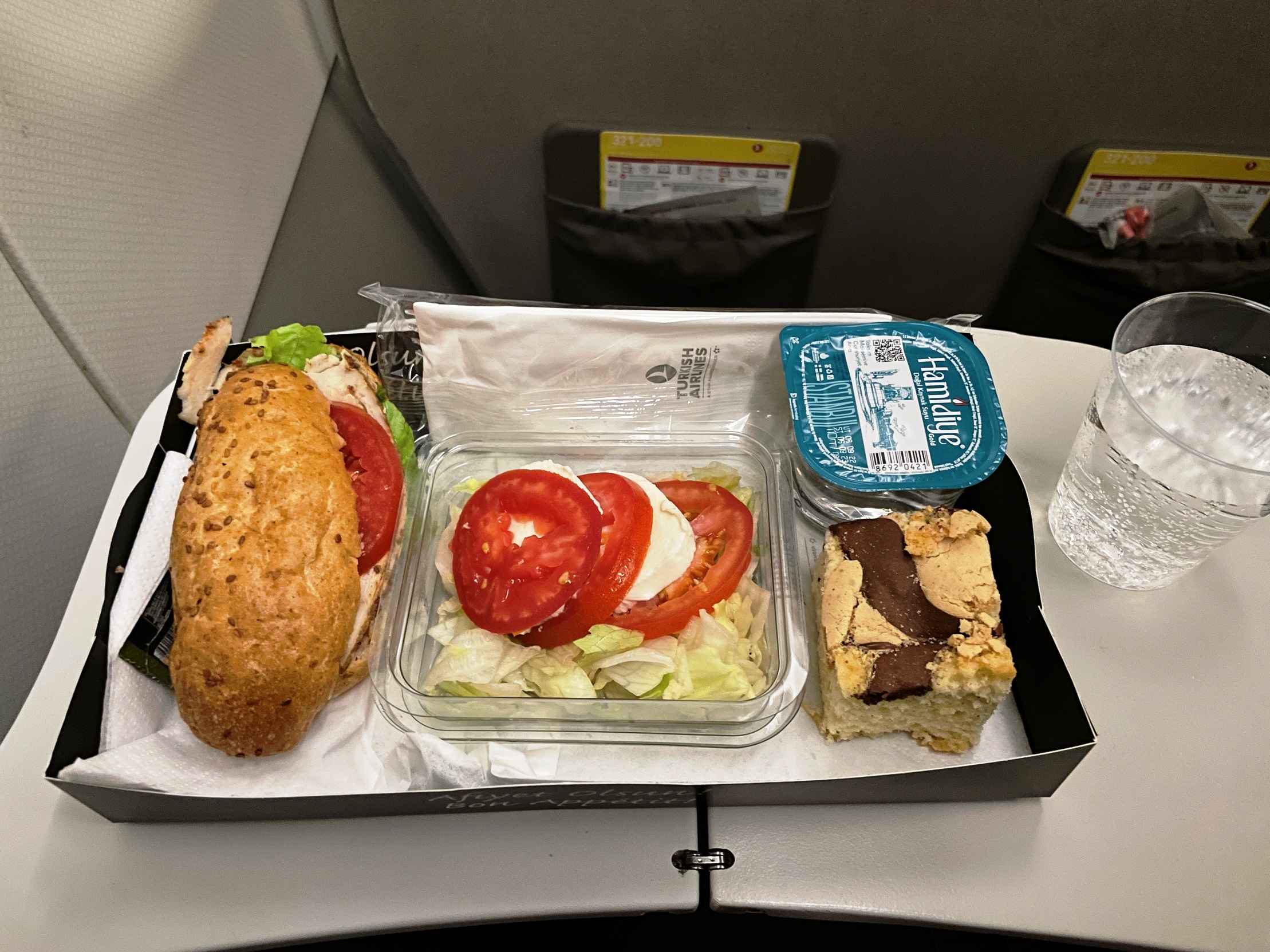 Türk Hava Yolları Economy Class Yemek İkramı (İstanbul – Üsküp)