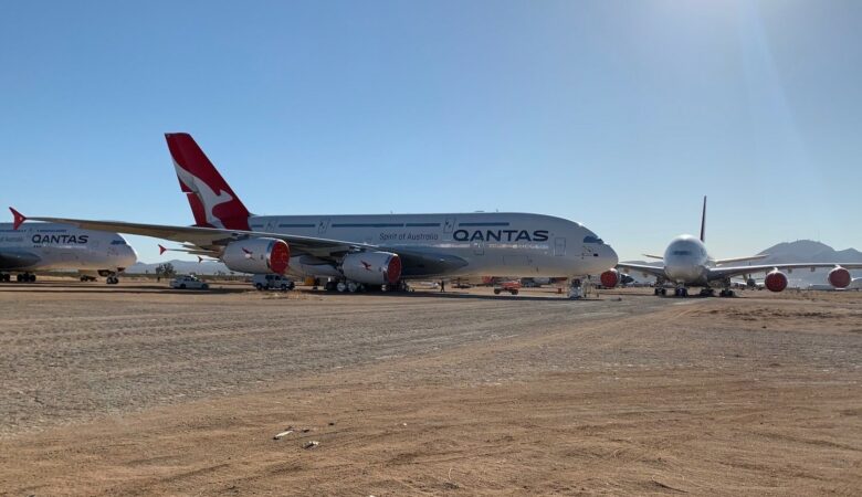 Kaliforniya çöllerinde park edilmiş Qantas A380'leri