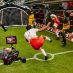 Luis Figo ve arkadaşları, yer çekimsiz ortamda futbol oynadı (20 Ağustos 2022)