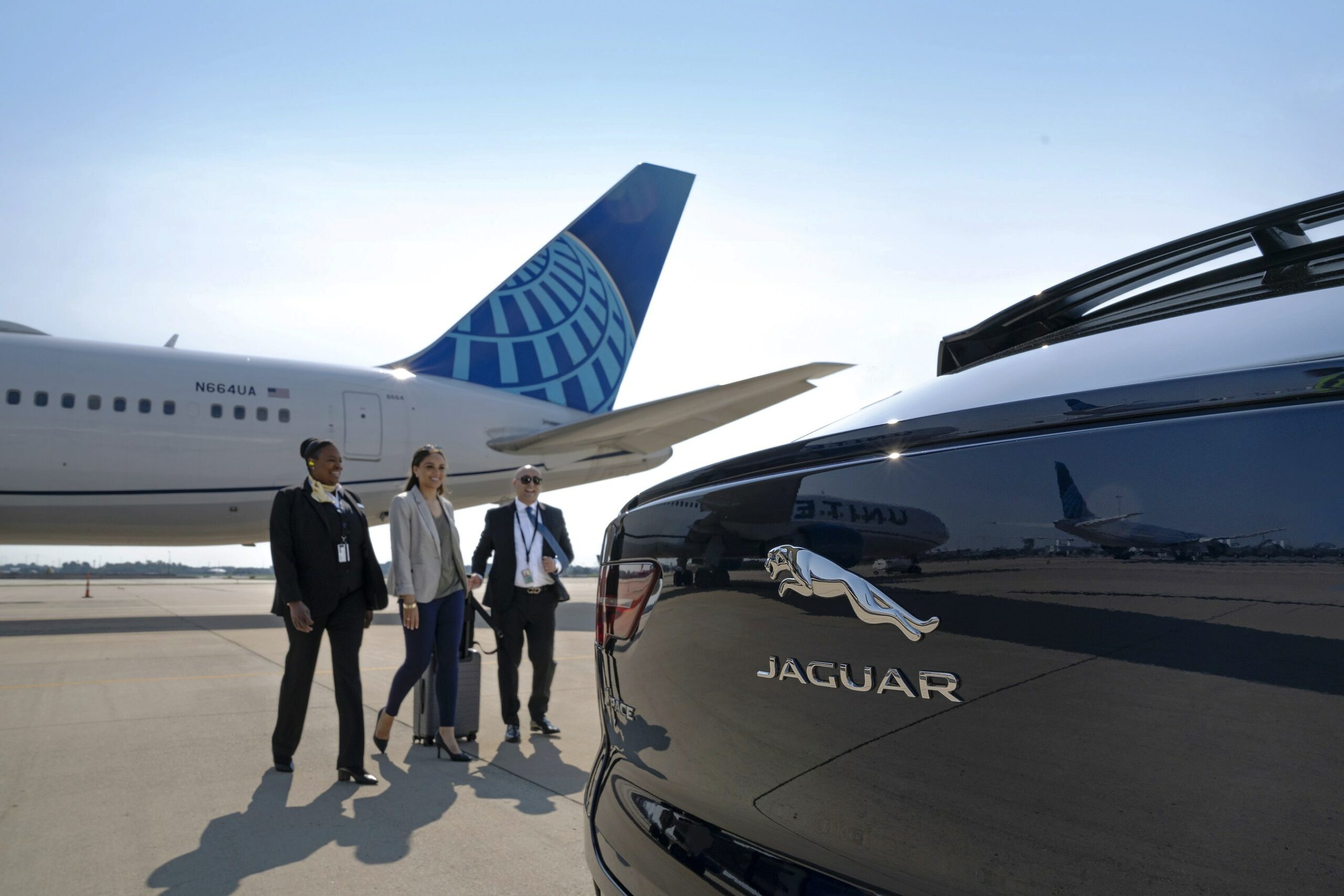 United Airlines ve Jaguar, “Kapıdan Kapıya” Elektrikli Hizmet Vermeye Başladı