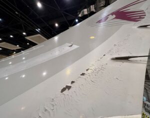 Qatar Airways'in A350'lerinde yaşanan boya sorunu.