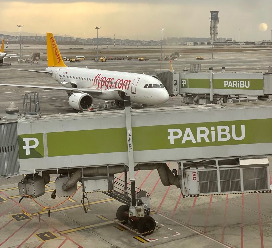 Sabiha Gökçen Havalimanı Körüklerinde, Paribu Reklamı