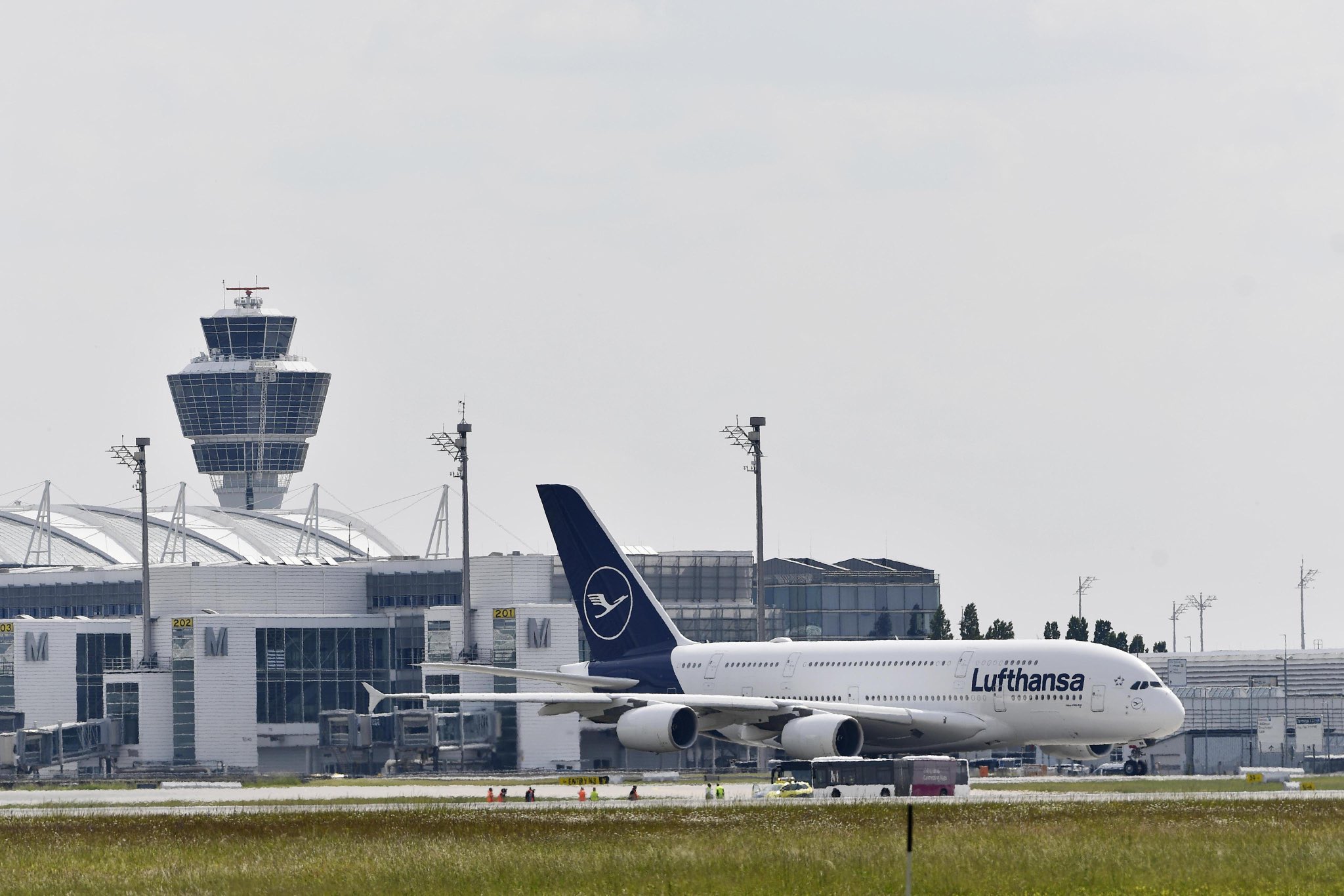 Lufthansa, A380’lerini 2030’lara Kadar Uçurmaya Devam Edecek
