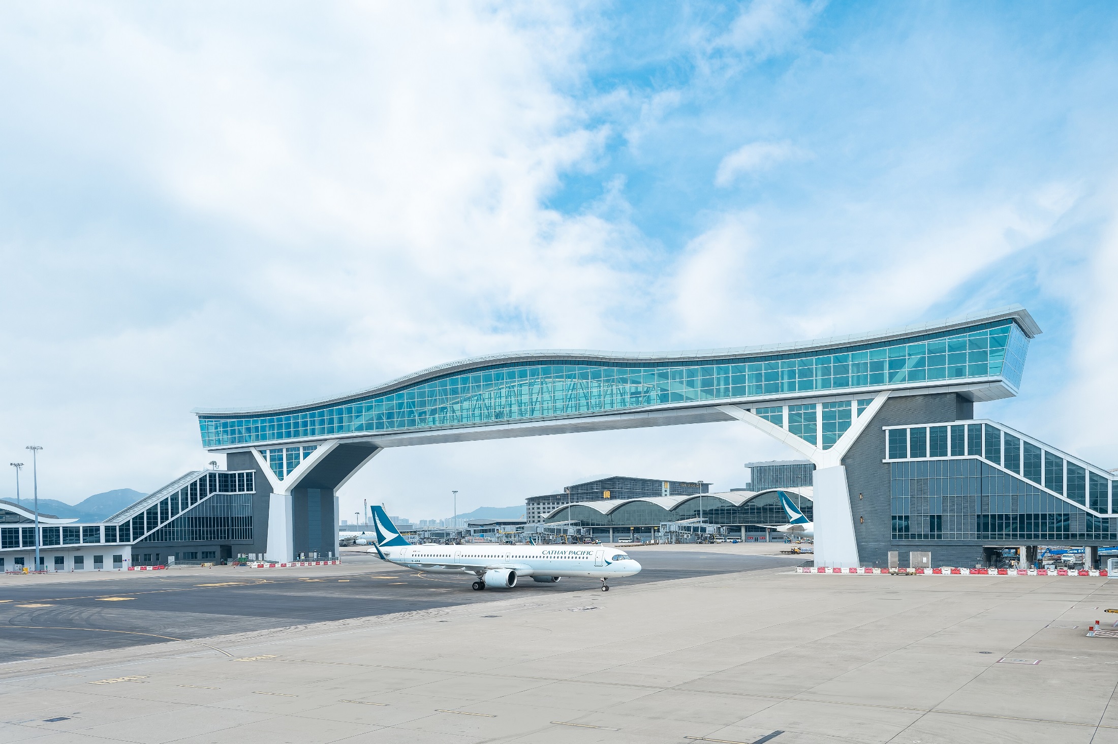Hong Kong Havalimanı’ndaki Yaya Köprüsü Nasıl İnşa Edildi?